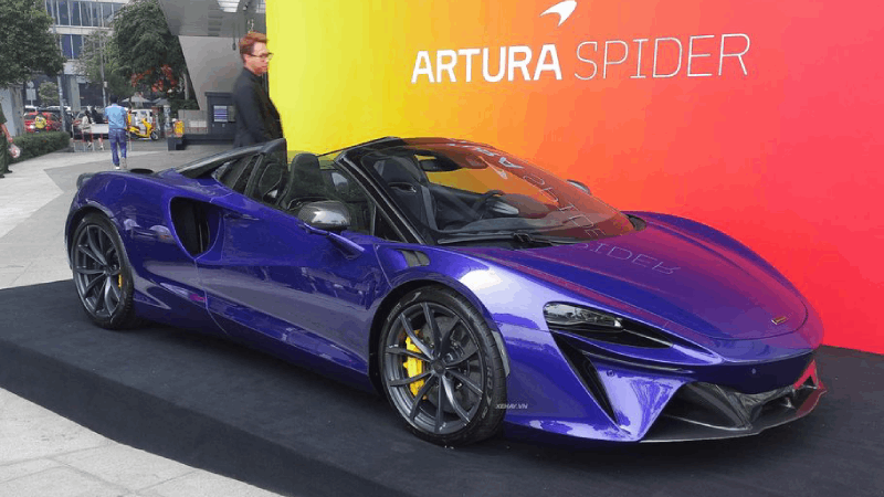 McLaren Artura Spider xuất hiện ấn tượng trên đường phố Việt Nam