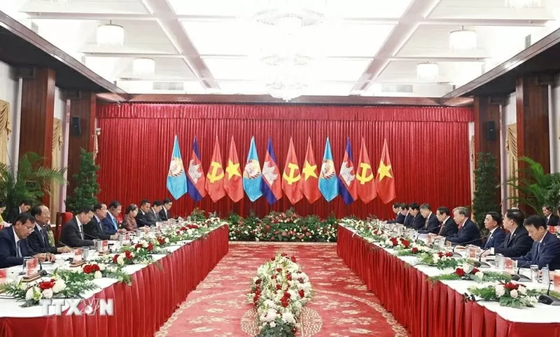 Tiếp tục gìn giữ, vun đắp mối quan hệ Việt Nam-Campuchia ngày càng phát triển bền chặt Tiếp tục gìn giữ, vun đắp mối quan hệ Việt Nam-Campuchia ngày càng phát triển bền chặt