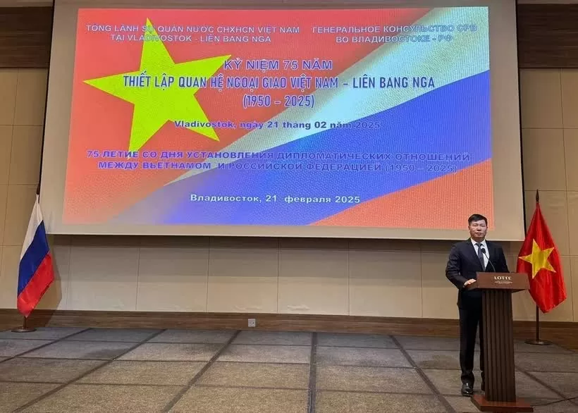 Tổng Lãnh sự Việt Nam tại Vladivostok Nguyễn Đăng Hiền phát biểu tại buổi lễ. (Ảnh: TTXVN phát)