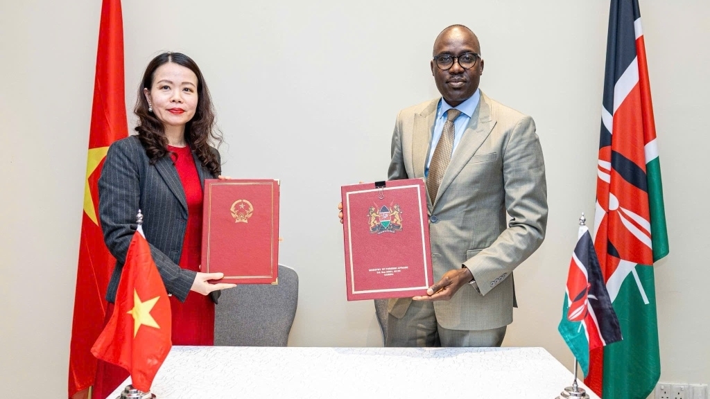 thu truong ngoai giao nguyen minh hang tham lam viec tai kenya