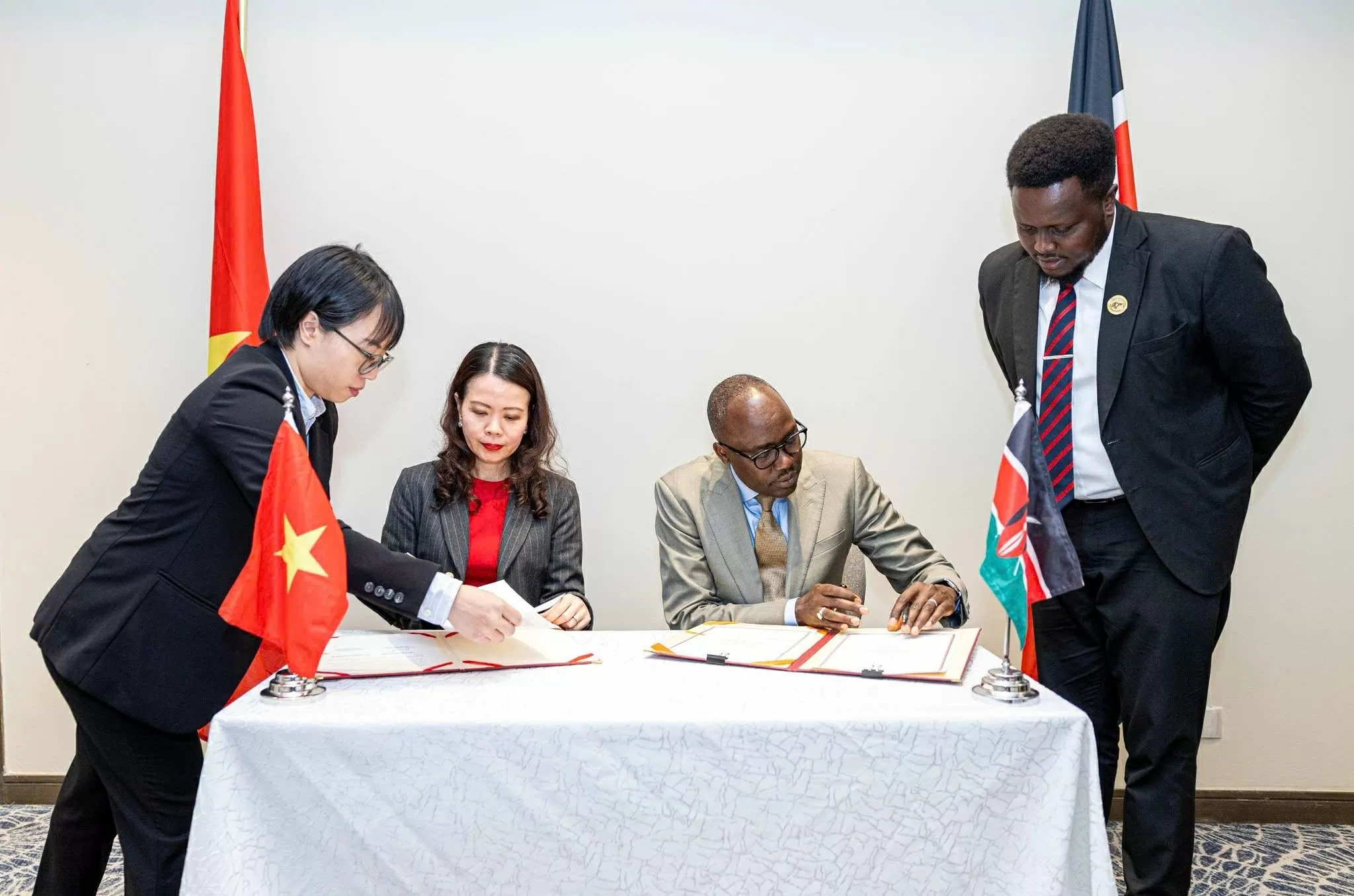 Thứ trưởng Nguyễn Minh Hằng