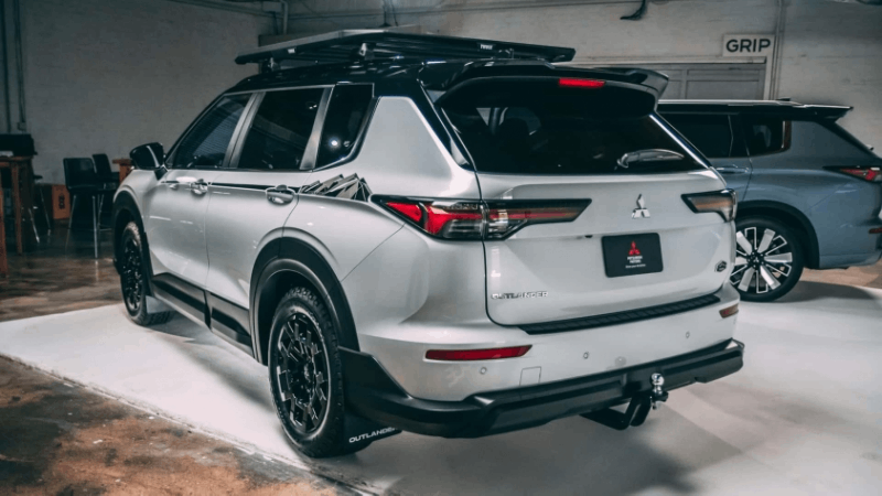 Cận cảnh Mitsubishi Outlander Trail Edition 2025 với thiết kế mạnh mẽ