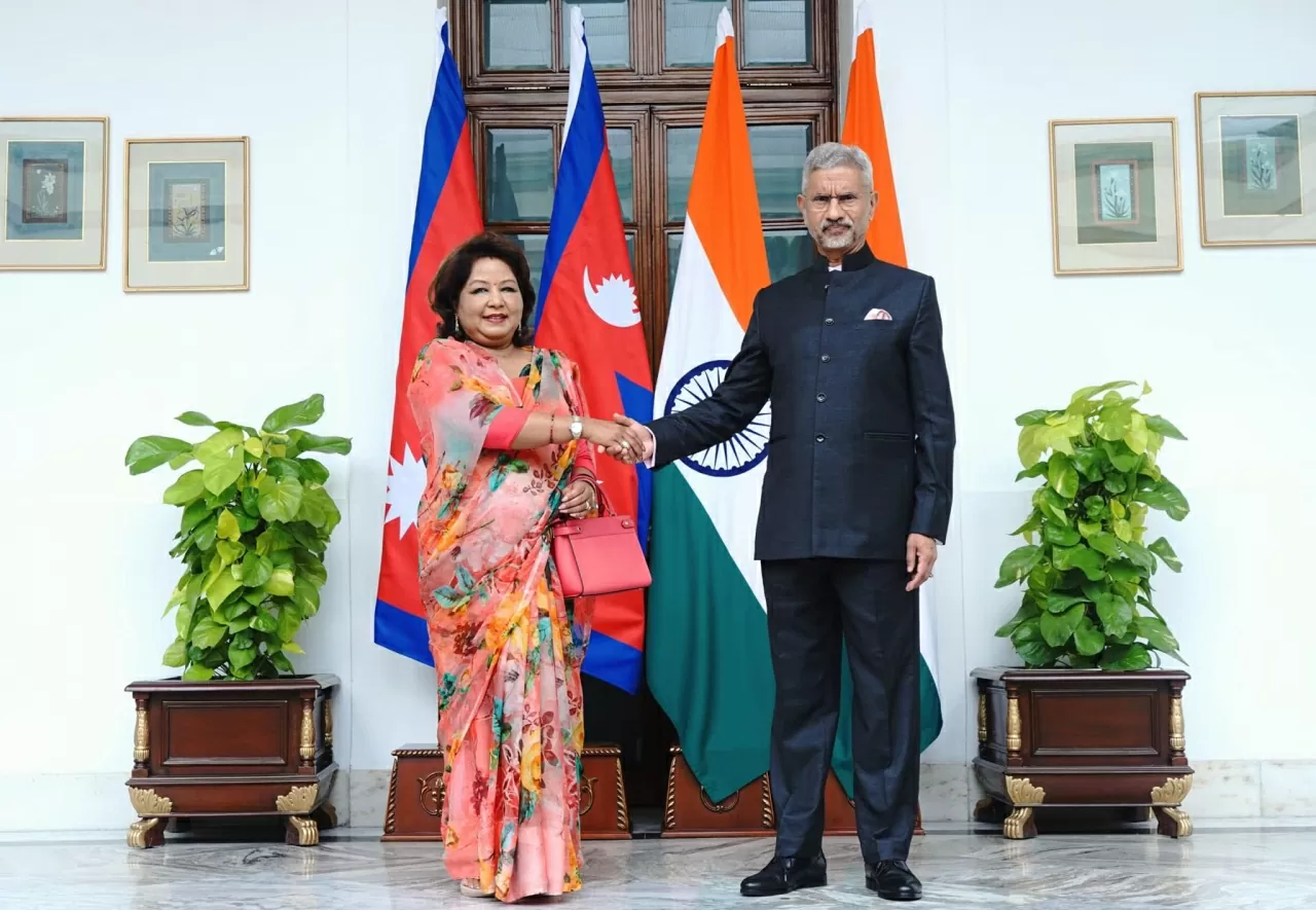 Ngoại trưởng Ấn Độ S. Jaishankar đón người đồng cấp Nepal Arzu Deuba Rana trong chuyến thăm đầu tiên tới New Delhi, tháng 9/2024. (Nguồn: MEA) Ngoại trưởng Ấn Độ S. Jaishankar đón người đồng cấp Nepal Arzu Deuba Rana trong chuyến thăm đầu tiên tới New Delhi, tháng 9/2024. (Nguồn: MEA)