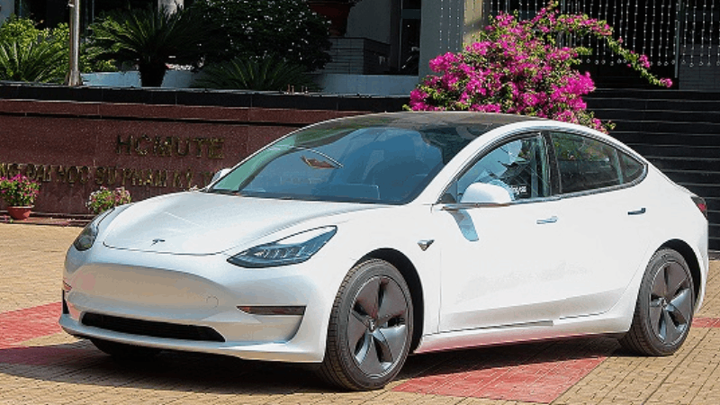 Triệu hồi hơn 370.000 xe điện Tesla tại Mỹ do lỗi trợ lực lái