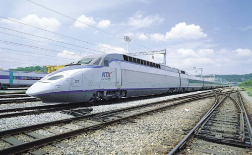 Du khách nước ngoài đến Hàn Quốc ưa chuộng sử dụng dịch vụ đường sắt