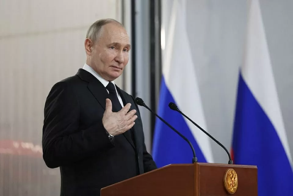 Tổng thống Nga Vladimir Putin phát biểu trong buổi lễ trao Huân chương Alexander Nevsky cho đội ngũ nhân viên của doanh nghiệp nghiên cứu và sản xuất Radar MMS tại Saint Petersburg, Nga ngày 19/2. Ông Putin cho biết, Ukraine sẽ không bị loại khỏi các cuộc đàm phán chấm dứt xung đột, nhưng thành công sẽ phụ thuộc vào việc nâng cao mức độ tin cậy giữa Nga và Mỹ. Nhà lãnh đạo cho biết Nga chưa bao giờ từ chối các cuộc đàm phán với châu Âu hoặc Kiev, và chính họ đã từ chối đàm phán với Moscow. Ông n Tổng thống Nga Vladimir Putin phát biểu trong buổi lễ trao Huân chương Alexander Nevsky cho đội ngũ nhân viên của doanh nghiệp nghiên cứu và sản xuất Radar MMS tại Saint Petersburg, Nga ngày 19/2. Ông Putin cho biết, Ukraine sẽ không bị loại khỏi các cuộc
