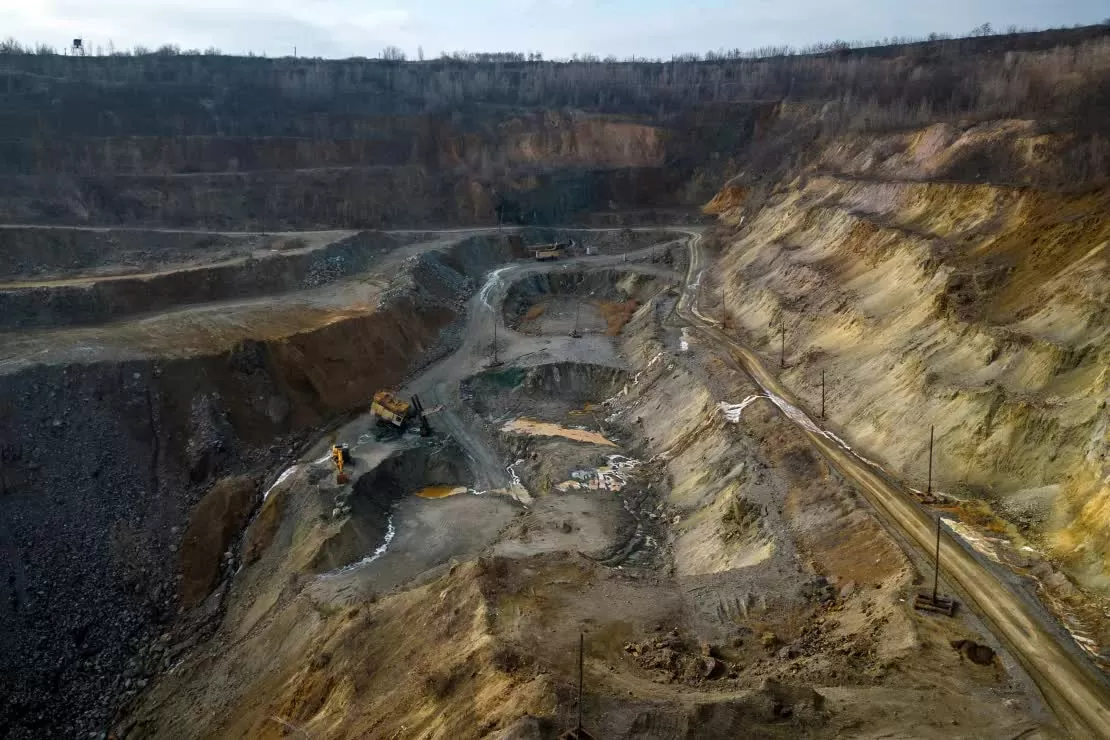 Hình ảnh chụp từ máy bay không người lái cho thấy mỏ lộ thiên Zavallievsky Graphite, giữa lúc Nga tấn công Ukraine, tại Zavallia, Ukraine, ngày 10 tháng 2 năm 2025. (Nguồn: Reuters) Hình ảnh chụp từ máy bay không người lái cho thấy mỏ lộ thiên Zavallievsky Graphite, giữa lúc Nga tấn công Ukraine, tại Zavallia, Ukraine, ngày 10 tháng 2 năm 2025. (Nguồn: Reuters)