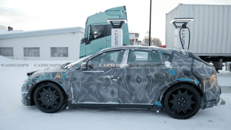 Bắt gặp mẫu siêu xe điện của Ferrari, dự kiến ra mắt tháng 10/2025