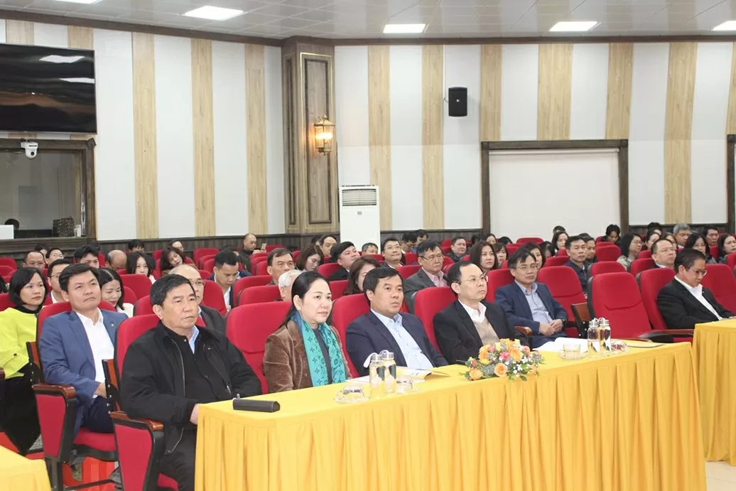 Tạp chí Cộng sản đã tổ chức Lễ ra mắt ấn phẩm Tạp chí Cộng sản số đặc biệt: “Khơi thông điểm nghẽn thể chế để đất nước vươn mình trong kỷ nguyên mới” Tạp chí Cộng sản đã tổ chức Lễ ra mắt ấn phẩm Tạp chí Cộng sản số đặc biệt: “Khơi thông điểm nghẽn thể chế để đất nước vươn mình trong kỷ nguyên mới”