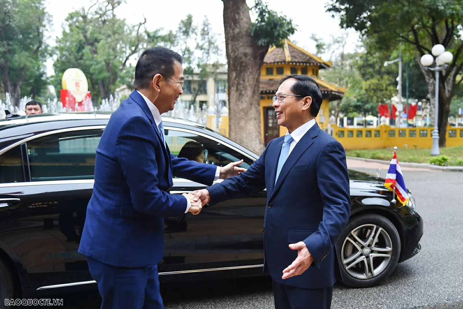 Sáng 24/2, Phó Thủ tướng, Bộ trưởng Ngoại giao Bùi Thanh Sơn đã đón và tiến hành hội đàm với Bộ trưởng Ngoại giao Thái Lan Maris Sangiampongsa. (Ảnh: Tuấn Anh)