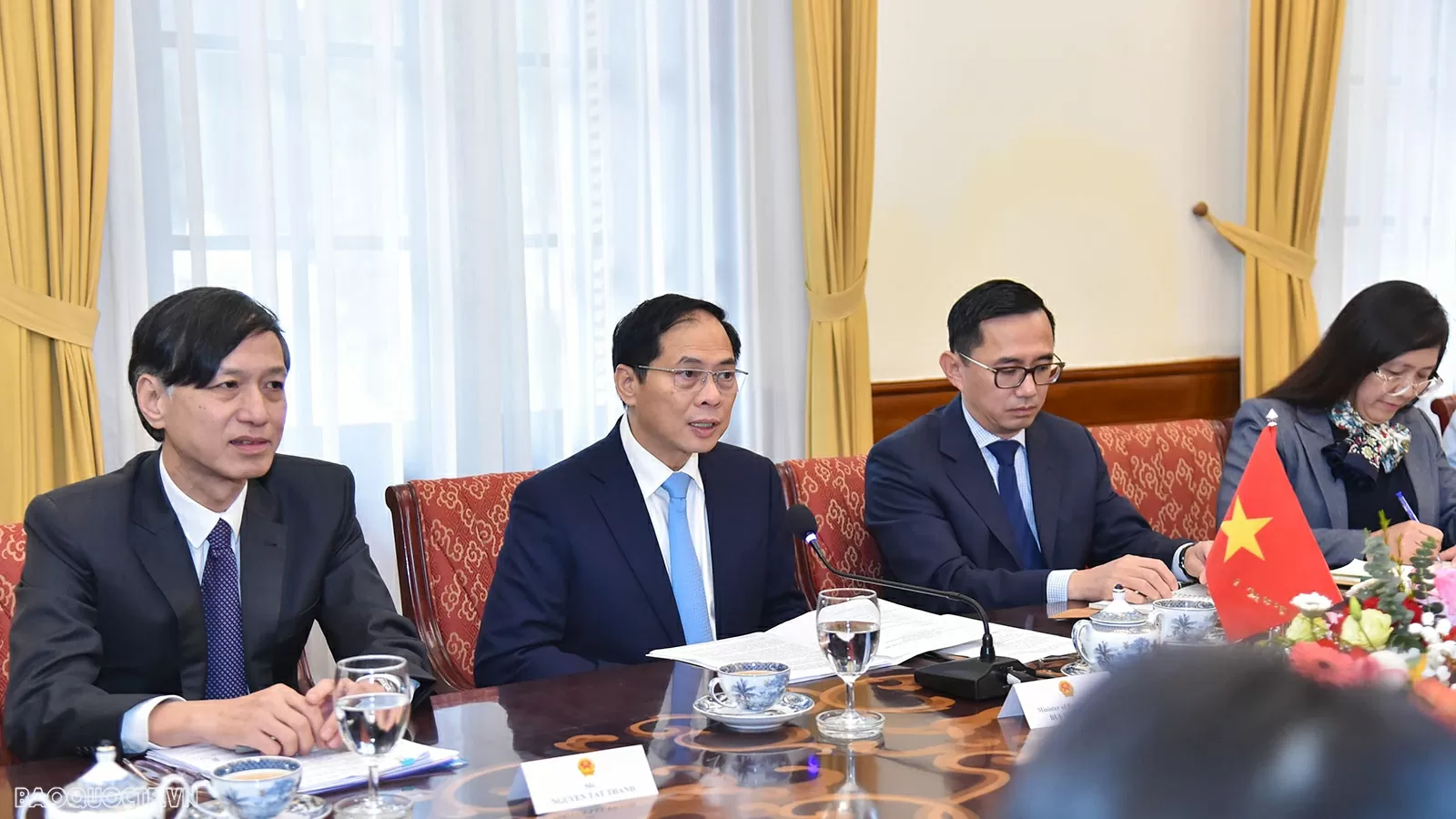 Về đầu tư, Thái Lan hiện có 738 dự án còn hiệu lực với tổng vốn đăng ký hơn 14,1 tỷ USD, đứng thứ 9/144 quốc gia có đầu tư tại Việt Nam và đứng thứ 2 trong số các nước ASEAN có đầu tư vào Việt Nam (sau Singapore).