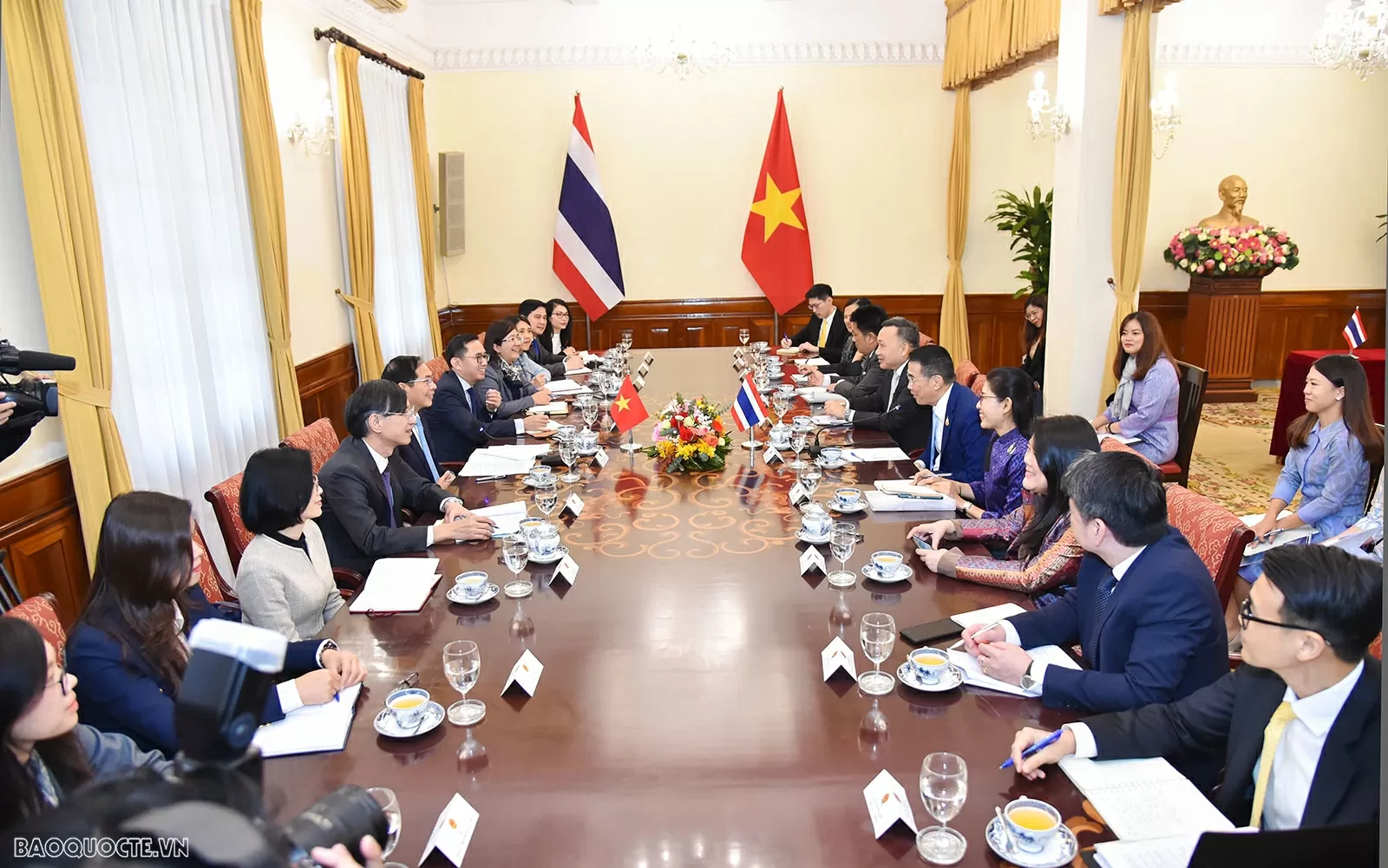 Sáng 24/2, Phó Thủ tướng, Bộ trưởng Ngoại giao Bùi Thanh Sơn đã đón và tiến hành hội đàm với Bộ trưởng Ngoại giao Thái Lan Maris Sangiampongsa. (Ảnh: Tuấn Anh)