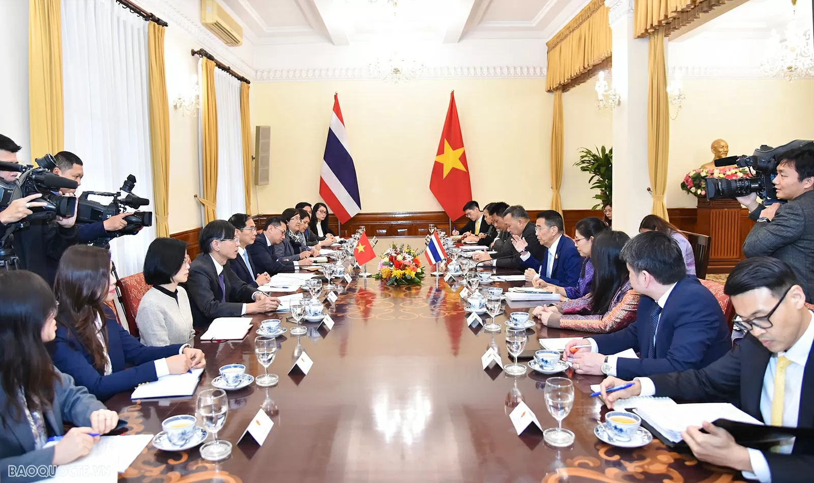 Sáng 24/2, Phó Thủ tướng, Bộ trưởng Ngoại giao Bùi Thanh Sơn đã đón và tiến hành hội đàm với Bộ trưởng Ngoại giao Thái Lan Maris Sangiampongsa. (Ảnh: Tuấn Anh)