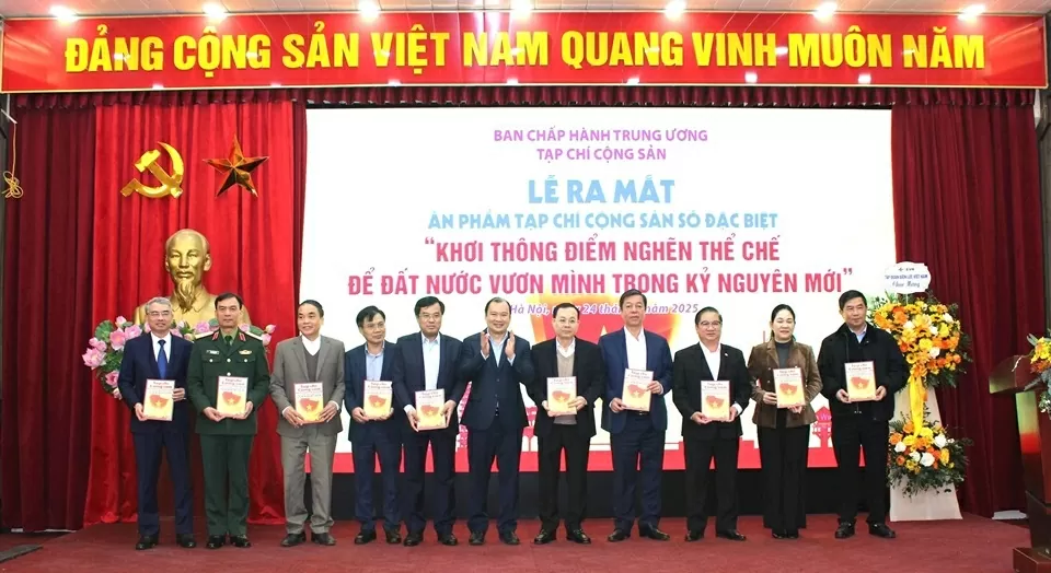 Tạp chí Cộng sản đã tổ chức Lễ ra mắt ấn phẩm Tạp chí Cộng sản số đặc biệt: “Khơi thông điểm nghẽn thể chế để đất nước vươn mình trong kỷ nguyên mới” Tạp chí Cộng sản đã tổ chức Lễ ra mắt ấn phẩm Tạp chí Cộng sản số đặc biệt: “Khơi thông điểm nghẽn thể chế để đất nước vươn mình trong kỷ nguyên mới”