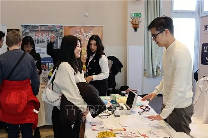 Thế hệ trẻ Việt Nam ở Czech hỗ trợ nhau hướng nghiệp