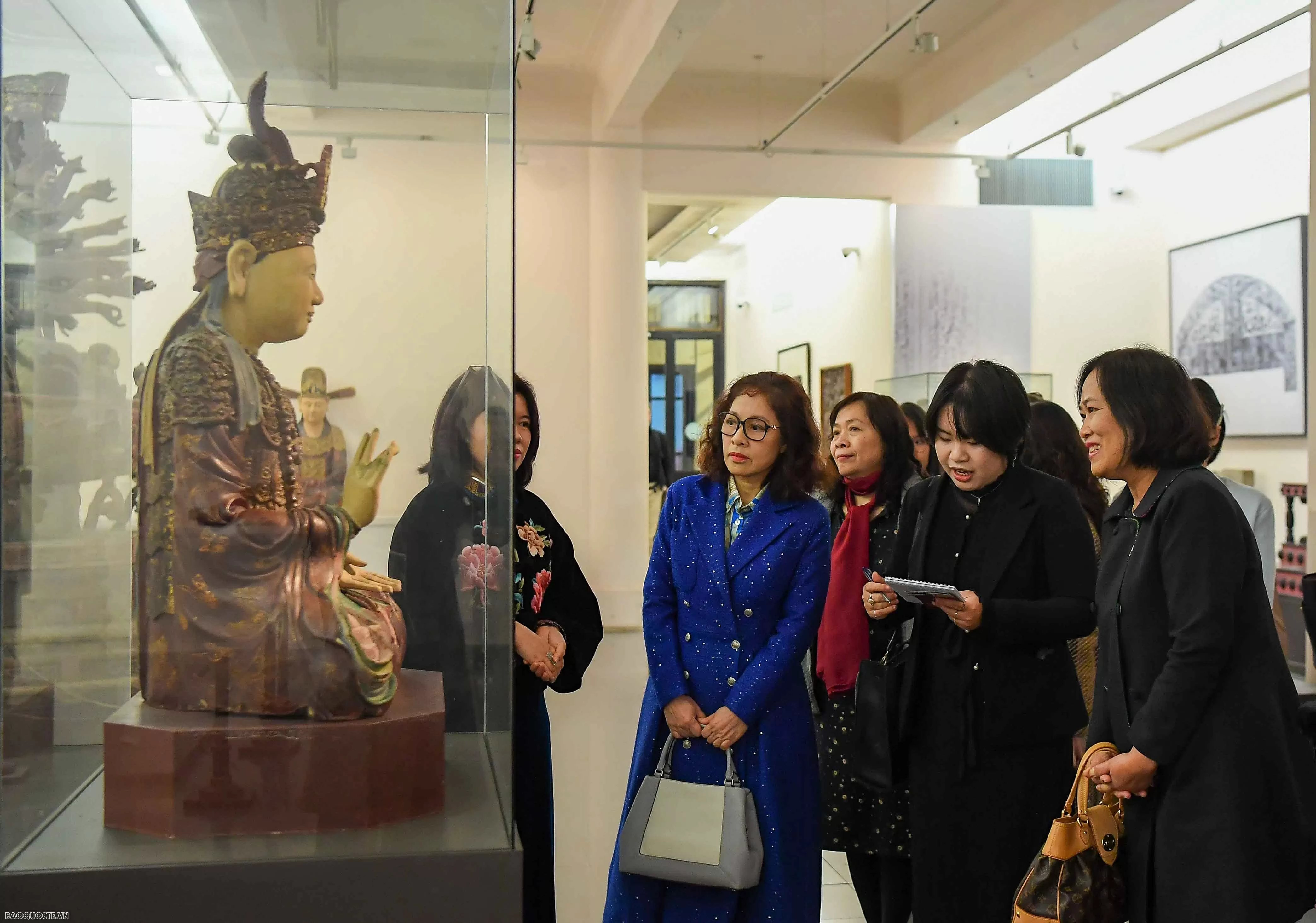 Phu nhân Bộ trưởng Ngoại giao Việt Nam và Thái Lan tham quan Bảo tàng Mỹ thuật