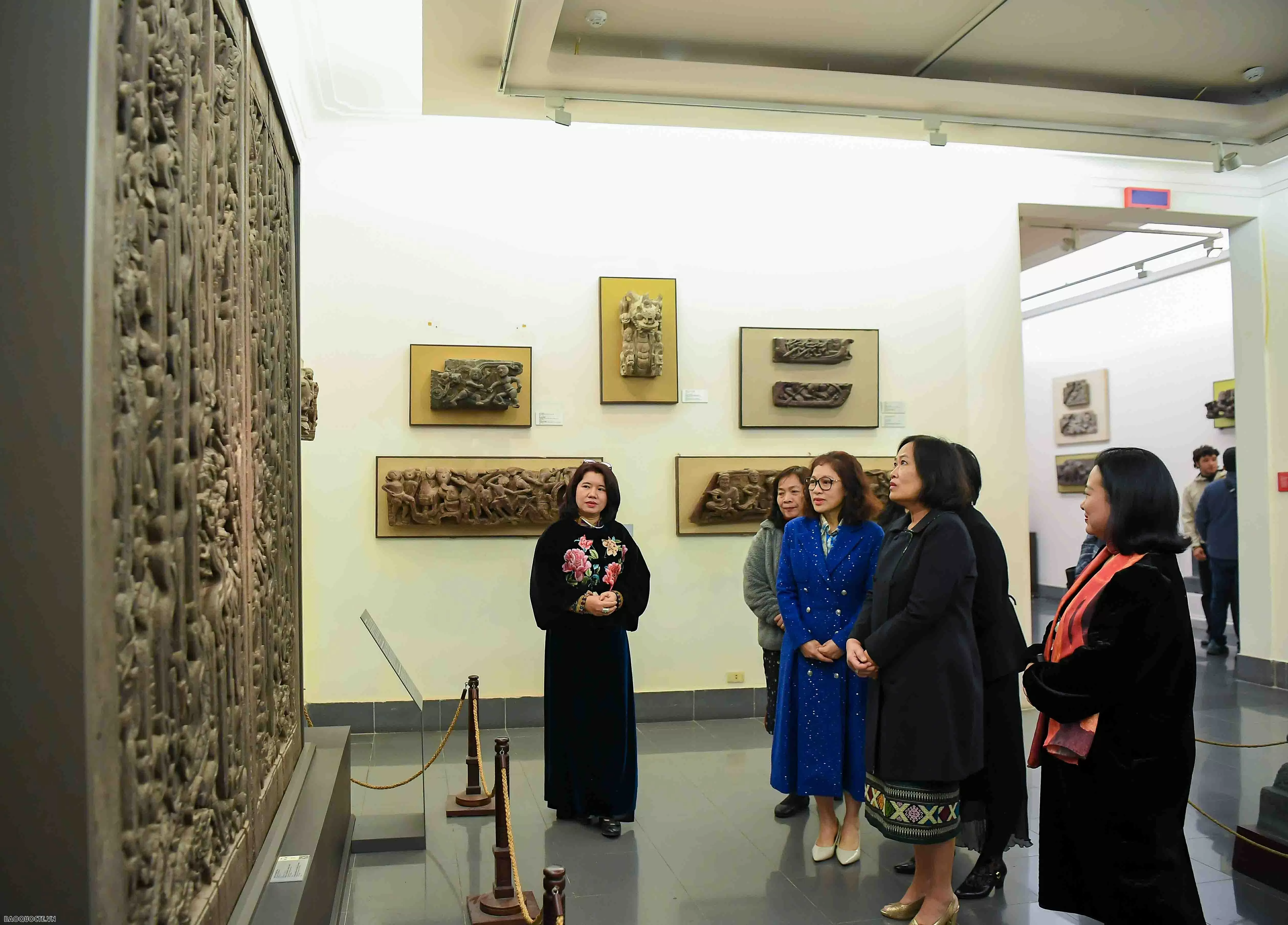 Phu nhân Bộ trưởng Ngoại giao Việt Nam và Thái Lan tham quan Bảo tàng Mỹ thuật