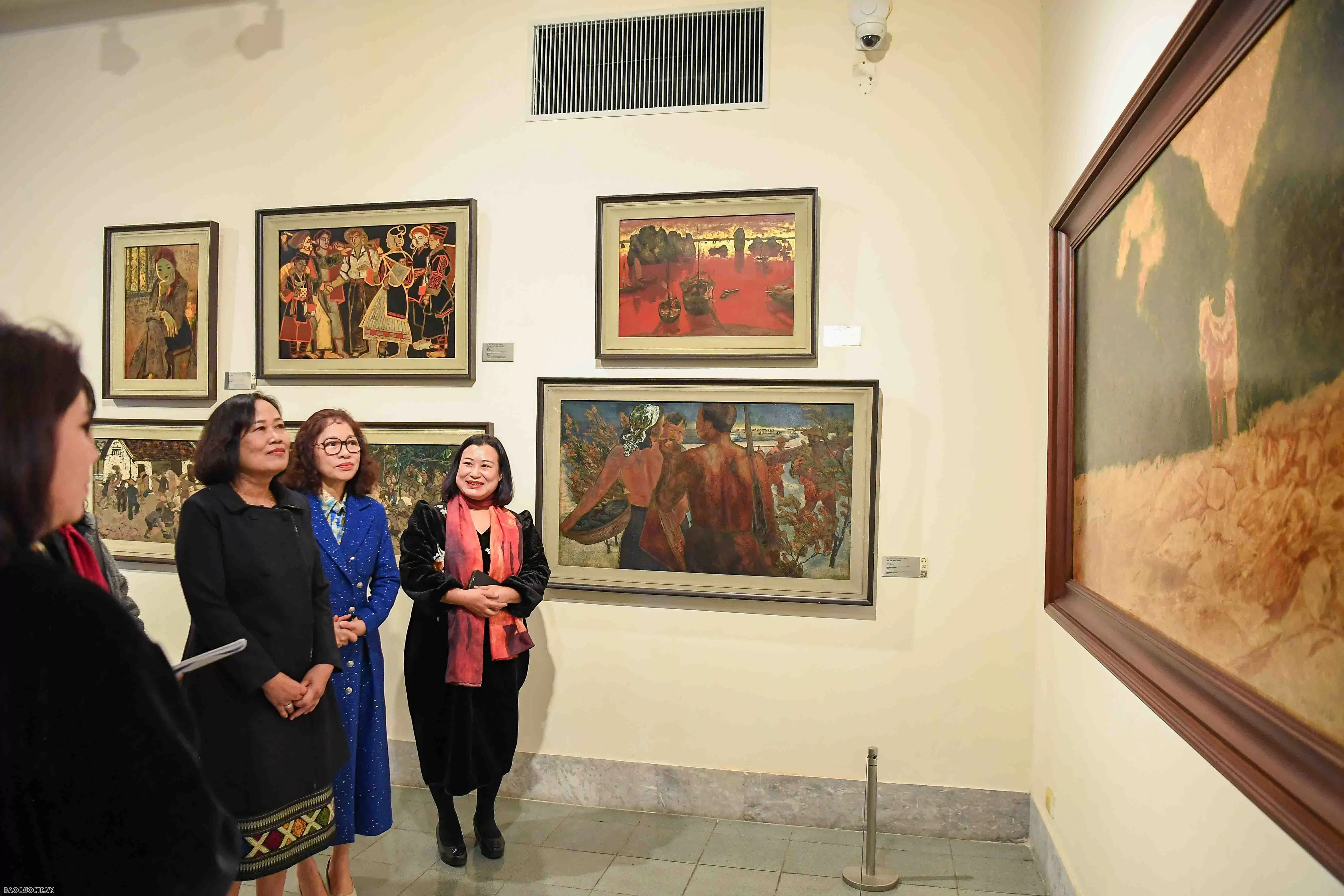 Phu nhân Bộ trưởng Ngoại giao Việt Nam và Thái Lan tham quan Bảo tàng Mỹ thuật