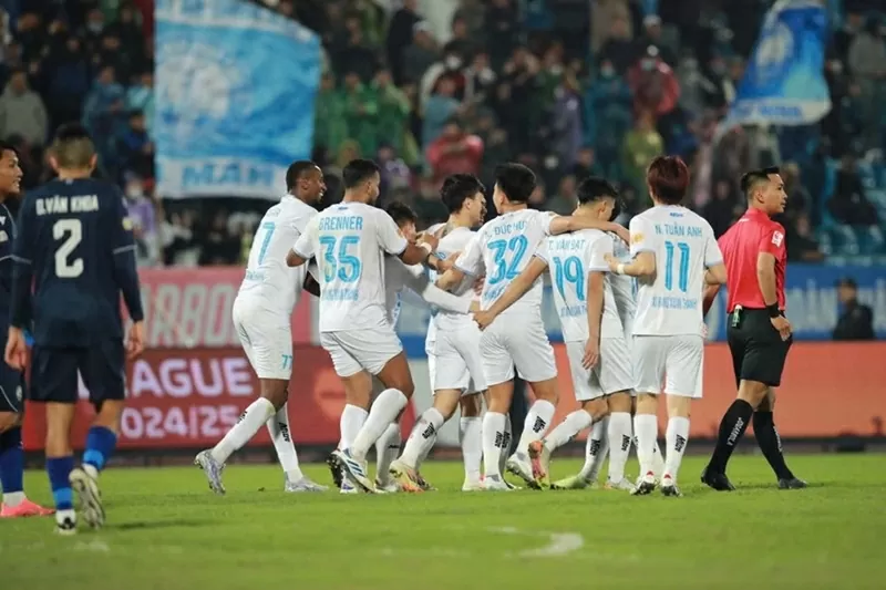 Thắng đậm CLB Bình Định, Nam Định trở lại lại vị trí đầu V-League