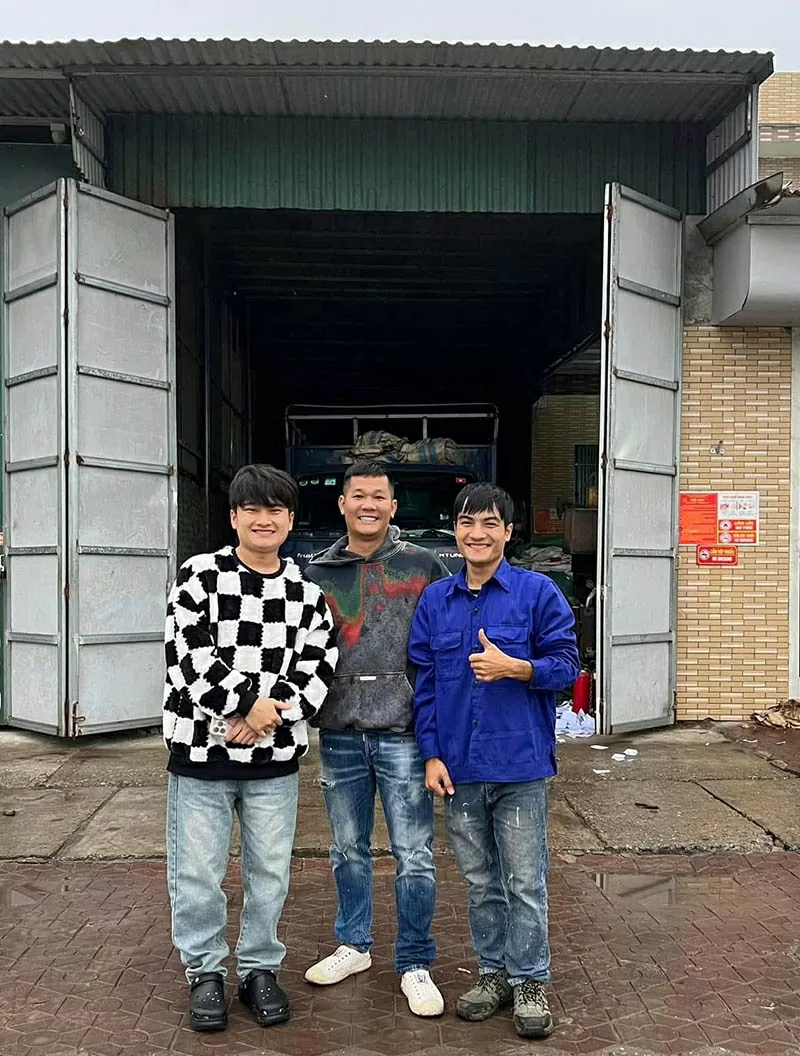 Anh Trọng Hải Sản không chỉ chia sẻ tiếng cười mà còn là nguồn động lực cho những ai đang đối mặt với thử thách. Anh Trọng Hải Sản không chỉ chia sẻ tiếng cười mà còn là nguồn động lực cho những ai đang đối mặt với thử thách.