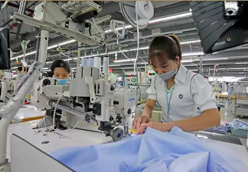 Workers make products for export to the EU. (Photo: VNA) Workers make products for export to the EU. (Photo: VNA)