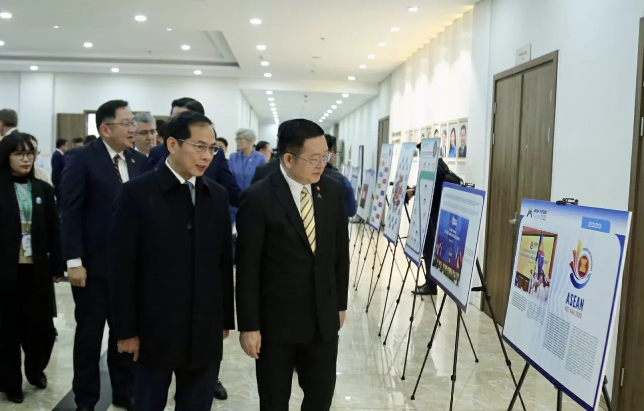 Tái hiện hành trình 30 năm Việt Nam đồng hành cùng ASEAN Tái hiện hành trình 30 năm Việt Nam đồng hành cùng ASEAN