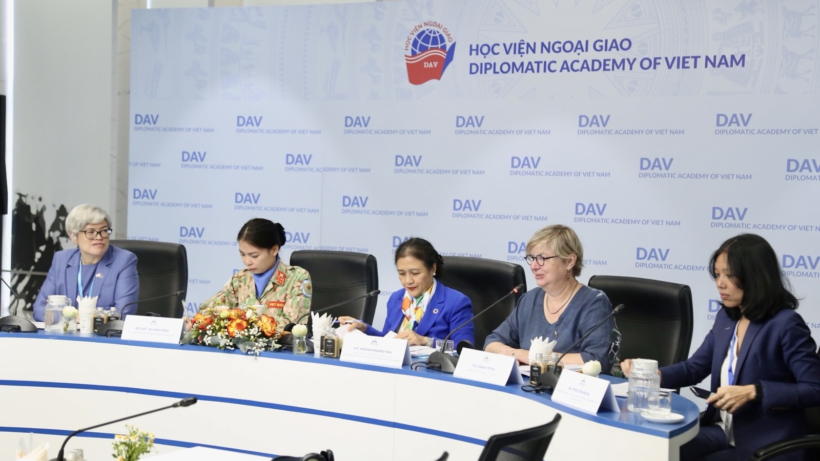 phu nu asean khong nhung tham gia chuyen doi so ma con phai dong vai tro tien phong