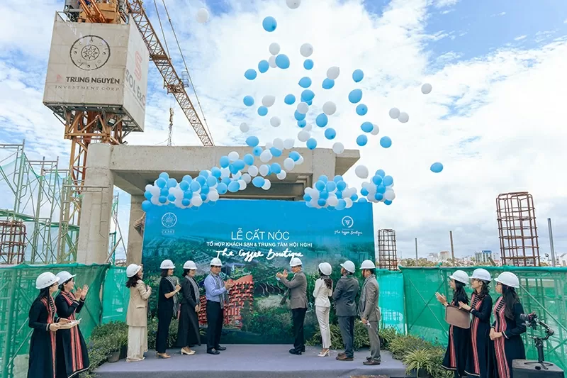 Khu đô thị Thành phố Cà phê chính thức cất nóc Tổ hợp khách sạn & Trung tâm hội nghị The Coffee Boutique Khu đô thị Thành phố Cà phê chính thức cất nóc Tổ hợp khách sạn & Trung tâm hội nghị The Coffee Boutique