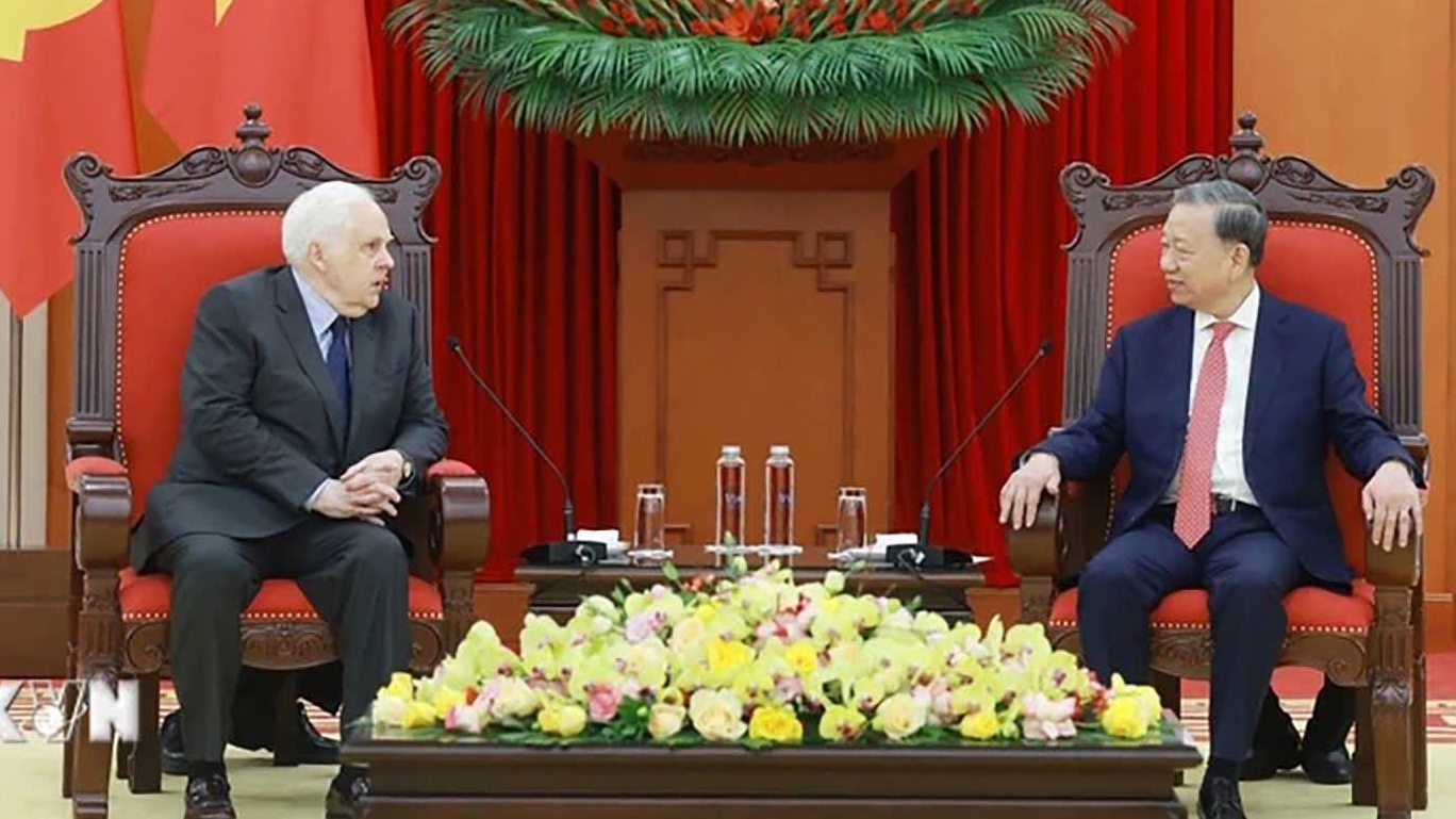 tong bi thu to lam tiep nha sang lap kiem chu tich dieu hanh tap doan fedex hoa ky