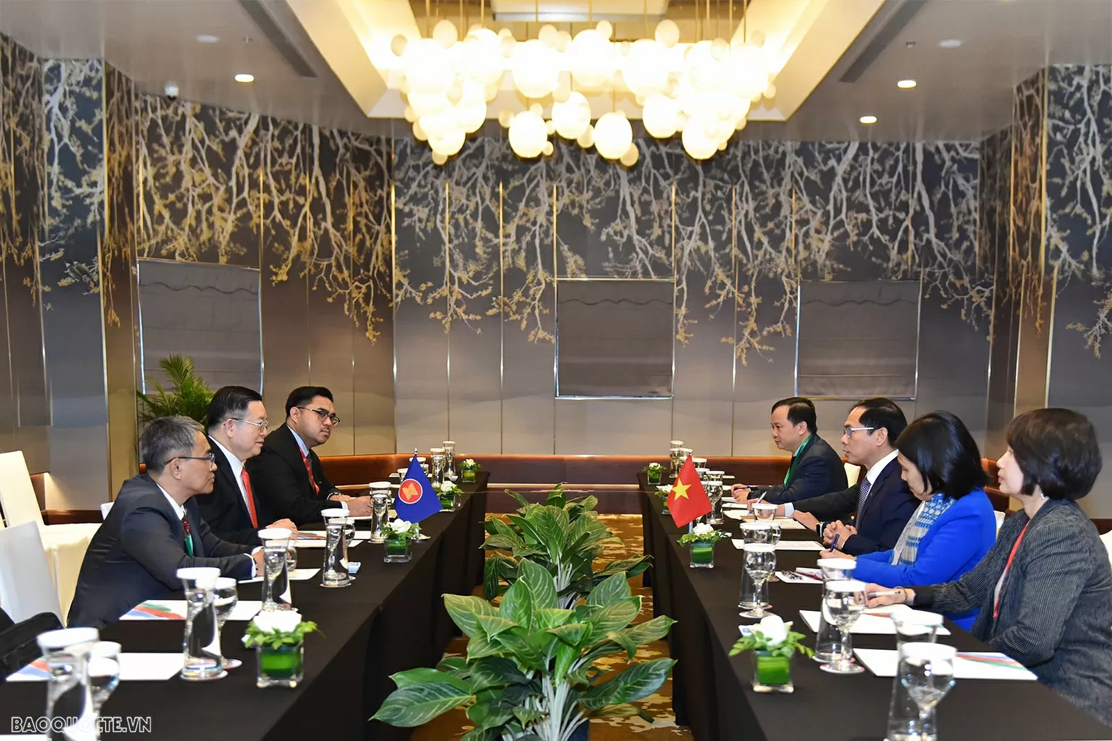 Phó Thủ tướng, Bộ trưởng Ngoại giao Bùi Thanh Sơn tiếp Tổng thư ký ASEAN Kao Kim Hourn