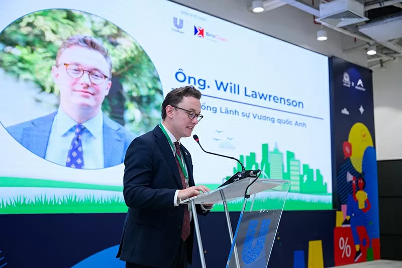 Ông Will Lawrenson, Phó Tổng Lãnh sự Vương quốc Anh tại TP. Hồ Chí Minh chia sẻ tại Hội thảo tập huấn Đường đến Phát thải ròng bằng 0