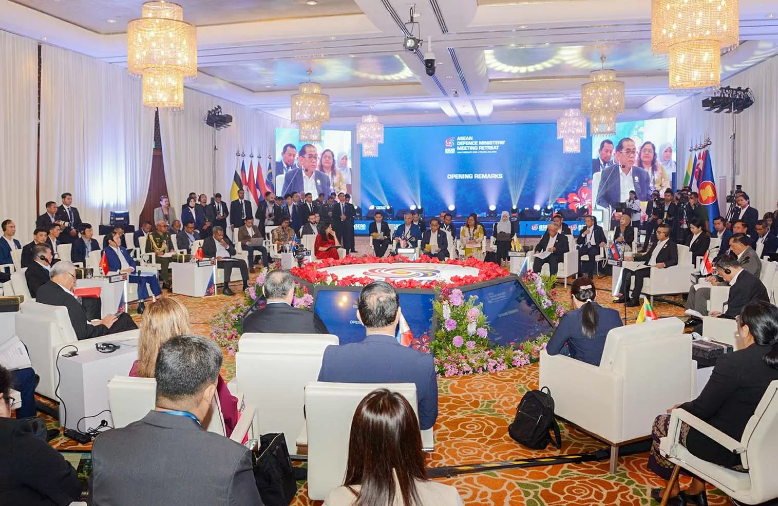 Hội nghị hẹp Bộ trưởng Quốc phòng các nước ASEAN (ADMM hẹp), tại Malaysia, ngày 26/1/2025. Đại tướng Nguyễn Tân Cương, Tổng tham mưu trưởng QĐND Việt Nam, Thứ trưởng Bộ Quốc phòng tham dự Hội nghị. (Ảnh: Cục Tuyên huấn, Bộ Quốc phòng cung cấp) Hội nghị hẹp Bộ trưởng Quốc phòng các nước ASEAN (ADMM hẹp), tại Malaysia, ngày 26/1/2025. Đại tướng Nguyễn Tân Cương, Tổng tham mưu trưởng QĐND Việt Nam, Thứ trưởng Bộ Quốc phòng tham dự Hội nghị. (Ảnh: Cục Tuyên huấn, Bộ Quốc phòng cung cấp)