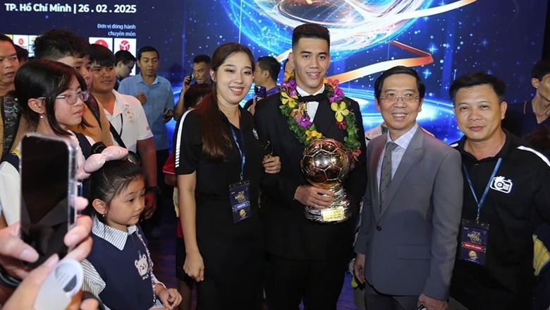 Nguyễn Tiến Linh dùng toàn bộ tiền thưởng giải Quả bóng vàng 2024 làm từ thiện