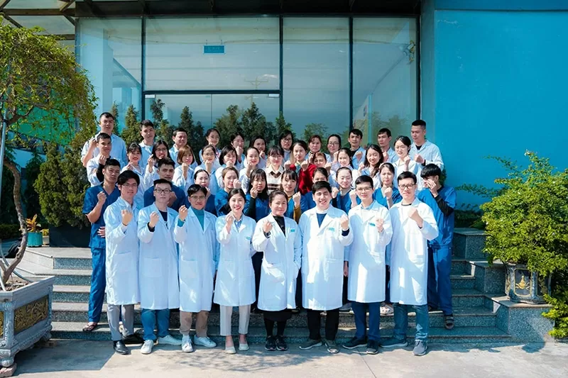 Lời dạy “Lương y như từ mẫu” luôn là ngọn đèn dẫn lối Tiến sĩ - Dược sĩ Đỗ Thị Nguyệt Quế cùng đội ngũ nhân viên y tế