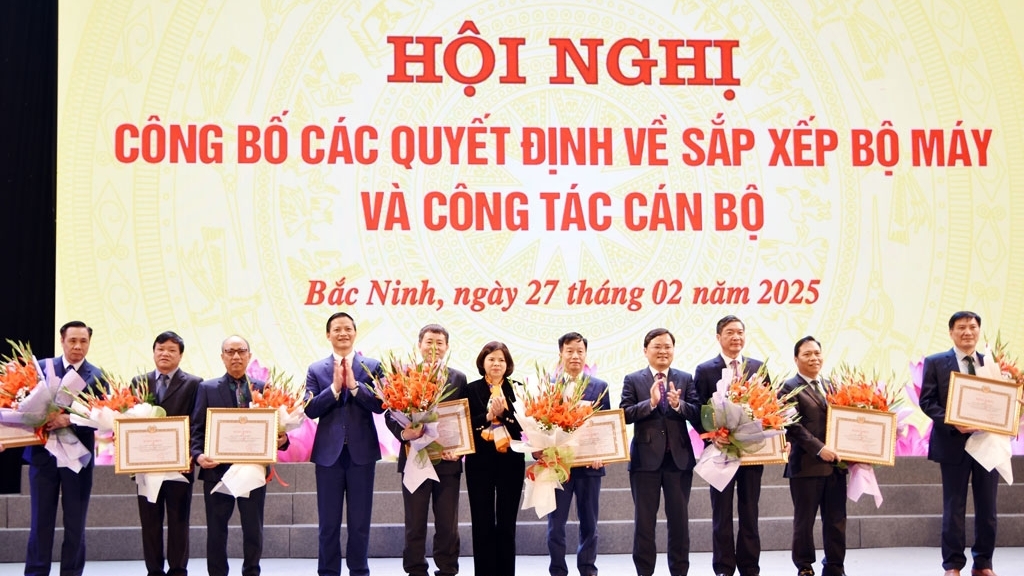 Bắc Ninh công bố các quyết định về sắp xếp bộ máy và công tác cán bộ