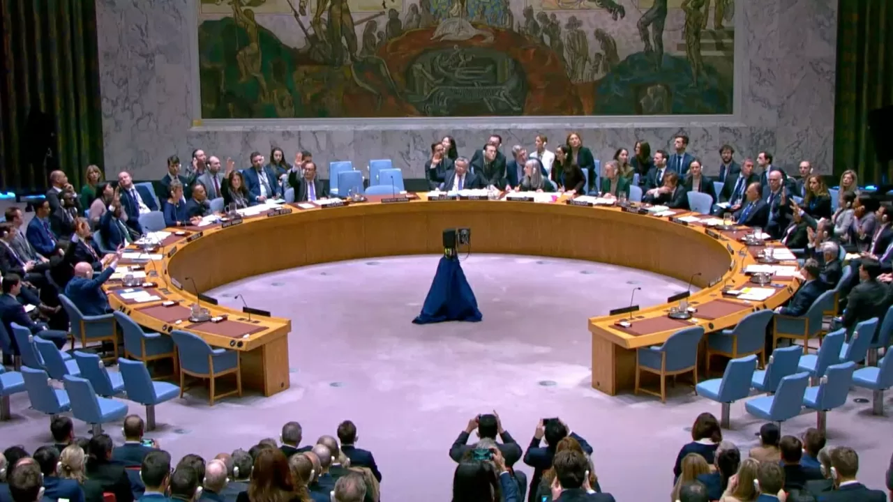 Hội đồng Bảo an Liên hợp quốc họp thông qua nghị quyết kêu gọi các bên liên quan nhanh chóng chấm dứt cuộc xung đột, đồng thời hối thúc thiết lập nền hòa bình bền vững giữa Ukraine và Nga, ngày 24/2/2025. (Nguồn: UN) Hội đồng Bảo an Liên hợp quốc họp thông qua nghị quyết kêu gọi các bên liên quan nhanh chóng chấm dứt cuộc xung đột, đồng thời hối thúc thiết lập nền hòa bình bền vững giữa Ukraine và Nga, ngày 24/2/2025. (Nguồn: UN)