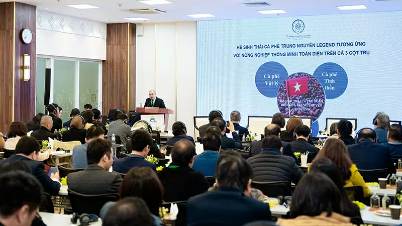 Trung Nguyên Legend trình bày tham luận về những giải pháp từ cà phê, văn hóa cà phê Việt Nam, góp phần thúc đẩy phát triển nông nghiệp bền vững và hội nhập sâu rộng của cộng đồng ASEAN trong tương lai. Trung Nguyên Legend trình bày tham luận về những giải pháp từ cà phê, văn hóa cà phê Việt Nam, góp phần thúc đẩy phát triển nông nghiệp bền vững và hội nhập sâu rộng của cộng đồng ASEAN trong tương lai.