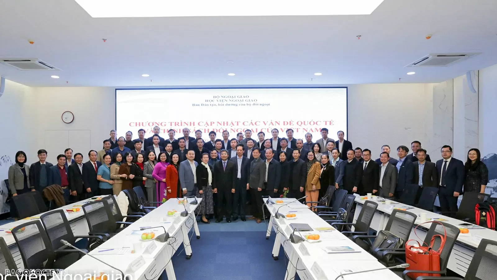 Chương trình ‘Cập nhật các vấn đề quốc tế và chính sách đối ngoại Việt Nam’ dành cho các lãnh đạo quản lý Chương trình ‘Cập nhật các vấn đề quốc tế và chính sách đối ngoại Việt Nam’ dành cho các lãnh đạo quản lý