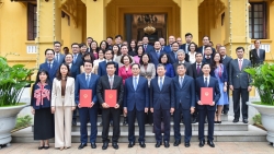 Phó Thủ tướng, Bộ trưởng Ngoại giao Bùi Thanh Sơn trao quyết định bổ nhiệm 3 Thứ trưởng Ngoại giao