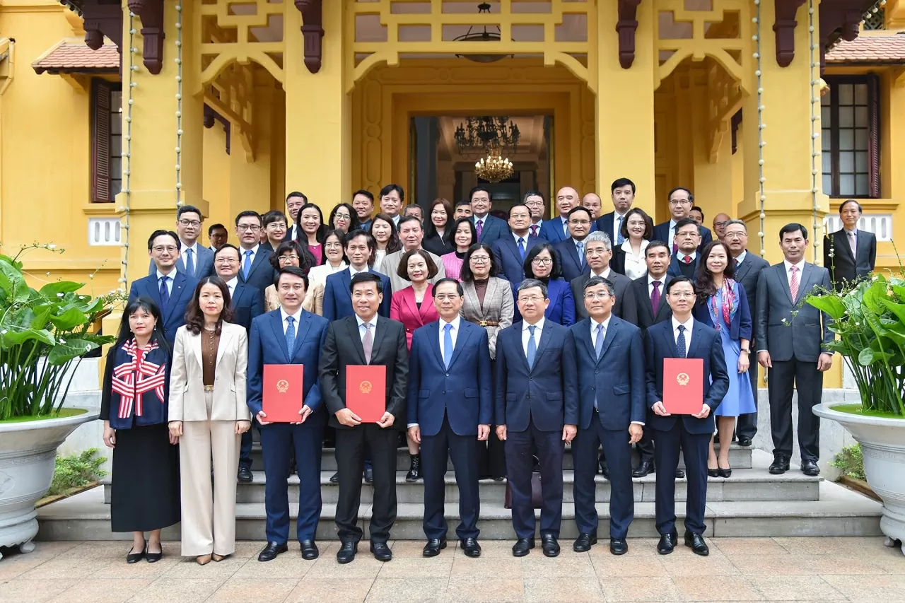 Phó Thủ tướng, Bộ trưởng Ngoại giao Bùi Thanh Sơn trao quyết định bổ nhiệm 3 Thứ trưởng Ngoại giao