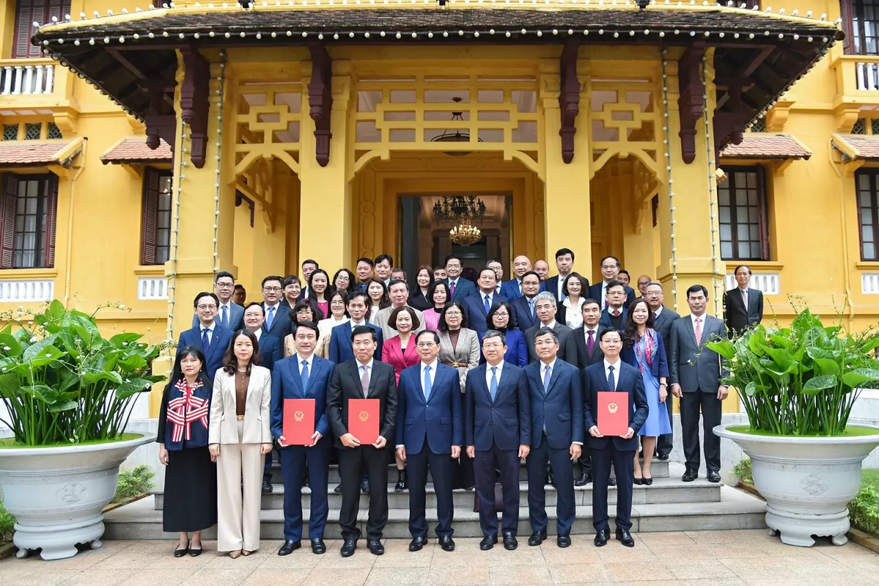 Phó Thủ tướng, Bộ trưởng Ngoại giao Bùi Thanh Sơn trao quyết định bổ nhiệm 3 Thứ trưởng Ngoại giao