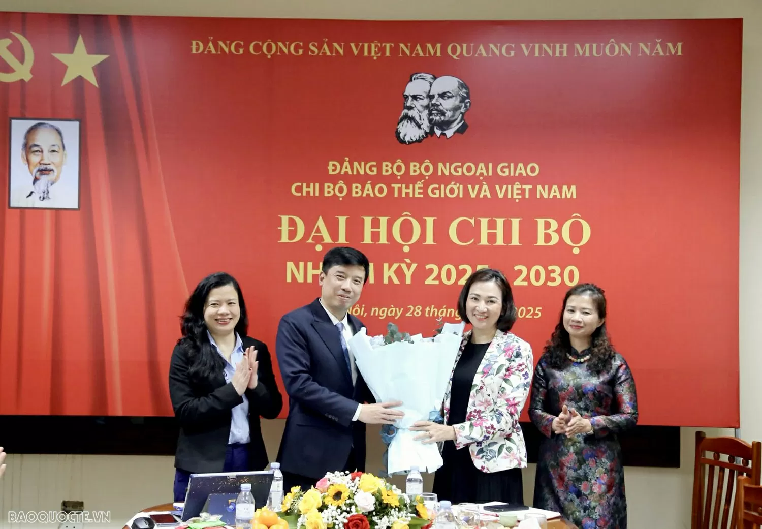 Đại hội Chi bộ Báo Thế giới và Việt Nam nhiệm kỳ 2025-2030: Kiện toàn công tác lãnh đạo, định hướng nhiệm vụ trong giai đoạn mới Đại hội Chi bộ Báo Thế giới và Việt Nam nhiệm kỳ 2025-2030: Kiện toàn công tác lãnh đạo, định hướng nhiệm vụ trong giai đoạn mới