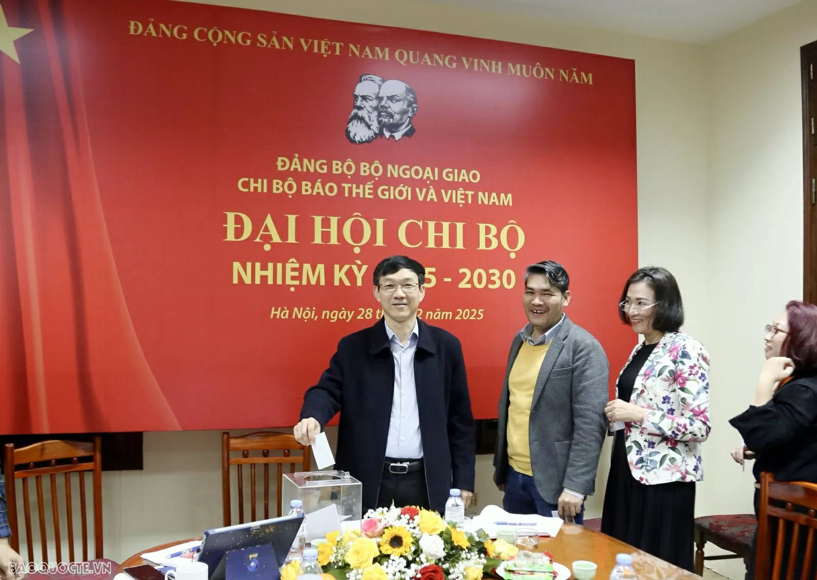 Đại hội Chi bộ Báo Thế giới và Việt Nam nhiệm kỳ 2025-2030: Kiện toàn công tác lãnh đạo, định hướng nhiệm vụ trong giai đoạn mới Đại hội Chi bộ Báo Thế giới và Việt Nam nhiệm kỳ 2025-2030: Kiện toàn công tác lãnh đạo, định hướng nhiệm vụ trong giai đoạn mới