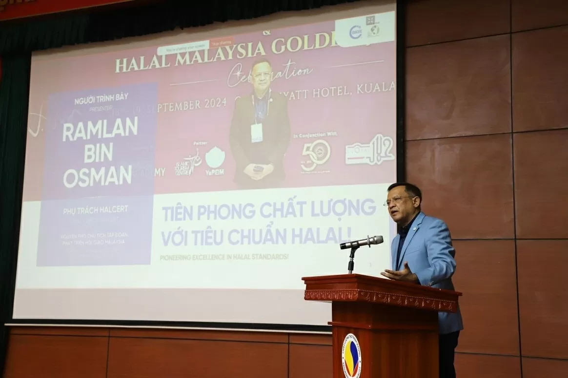 Ông Ramlan Bin Osman - Giám đốc HALCERT Phát biểu tại Hội thảo chuyên môn tháng 2/2025 với chủ đề: Dẫn đầu chất lượng với tiêu chuẩn Halal. Ông Ramlan Bin Osman - Giám đốc HALCERT Phát biểu tại Hội thảo chuyên môn tháng 2/2025 với chủ đề: Dẫn đầu chất lượng với tiêu chuẩn Halal.