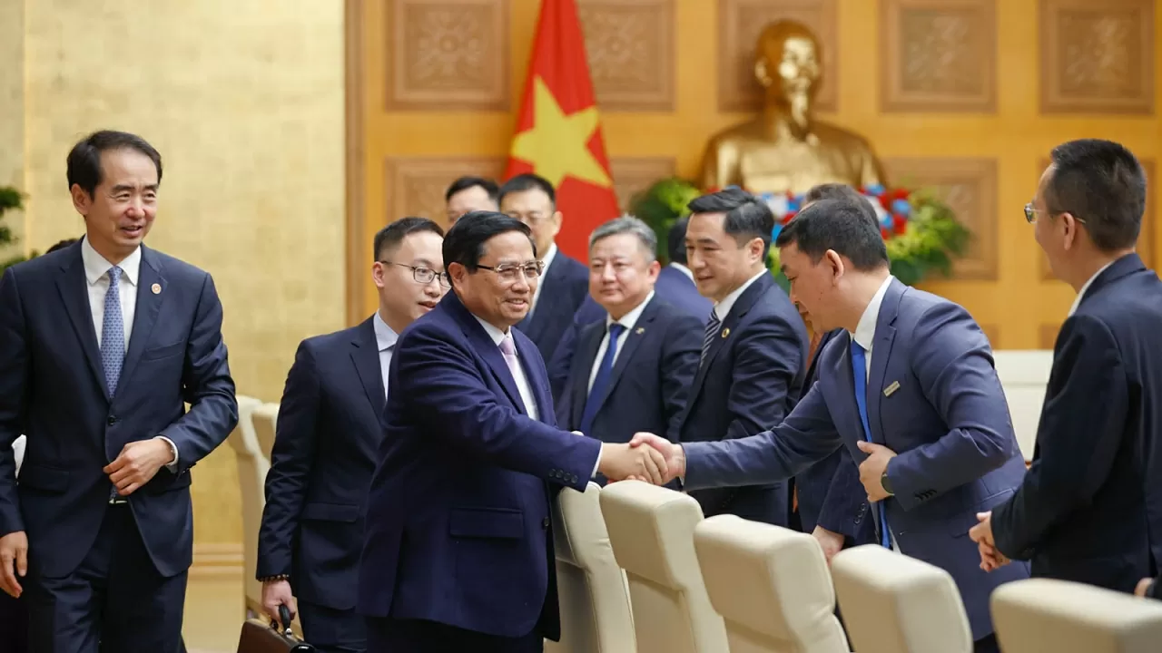Thủ tướng Phạm Minh Chính chủ trì cuộc tọa đàm với các tập đoàn, doanh nghiệp lớn của Trung Quốc. (Nguồn: VGP News)