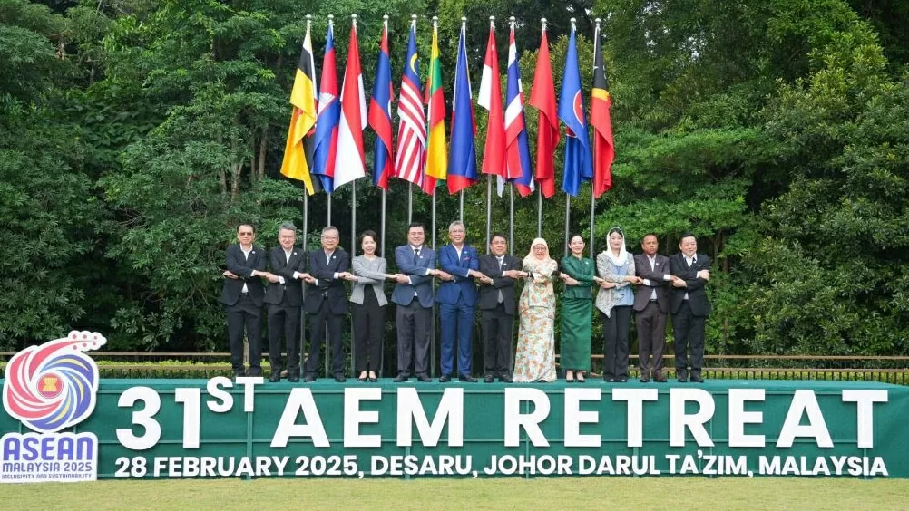 Các đại biểu dự Hội nghị hẹp Bộ trưởng Kinh tế ASEAN lần thứ 31 (AEMR-31) chụp ảnh lưu niệm. (Nguồn: asean.org) Các đại biểu dự Hội nghị hẹp Bộ trưởng Kinh tế ASEAN lần thứ 31 (AEMR-31) chụp ảnh lưu niệm. (Nguồn: asean.org)