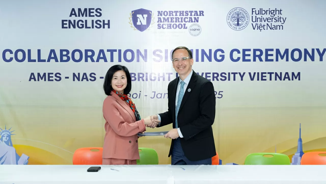 Bà Hà Ngọc Anh (trái), Chủ tịch NAS và AMES English, ký hợp tác chiến lược với ông Scott Andrew Fritzen, Chủ tịch Fulbright. Bà Hà Ngọc Anh (trái), Chủ tịch NAS và AMES English, ký hợp tác chiến lược với ông Scott Andrew Fritzen, Chủ tịch Fulbright.