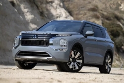 Cận cảnh Mitsubishi Outlander 2025 ra mắt tại Mỹ, giá khoảng 755 triệu đồng