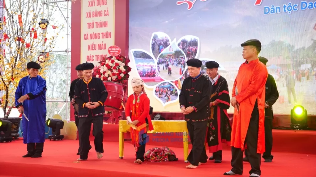 Rộn ràng Hội làng Bằng Cả ở TP. Hạ Long, Quảng Ninh Rộn ràng Hội làng Bằng Cả ở TP. Hạ Long, Quảng Ninh