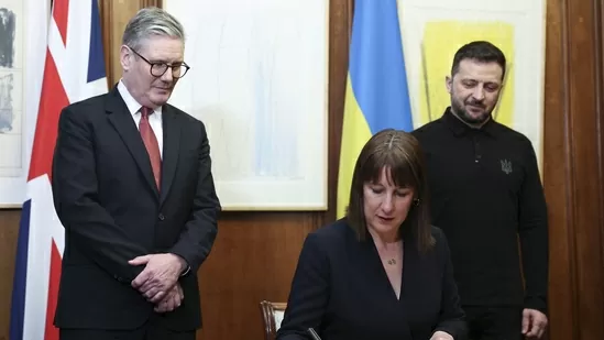 Ukraine tăng cường tự sản xuất vũ khí với thỏa thuận vay tiền từ Anh Ukraine tăng cường tự sản xuất vũ khí với thỏa thuận vay tiền từ Anh